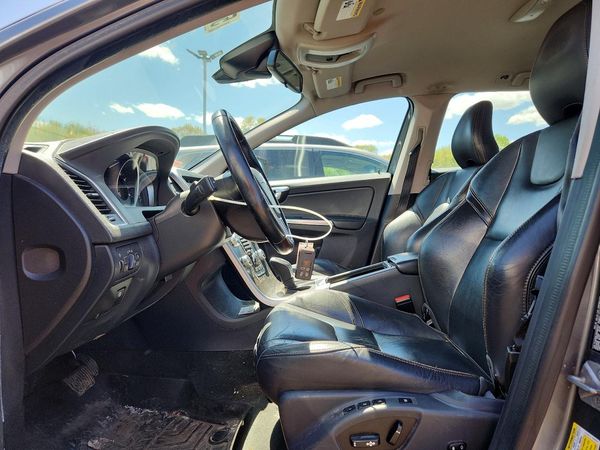 2017 VOLVO XC60 Base
