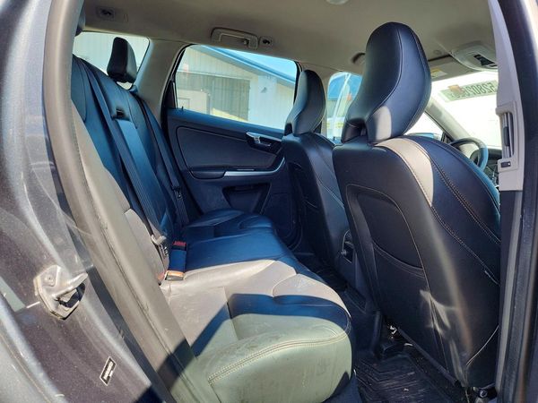2017 VOLVO XC60 Base