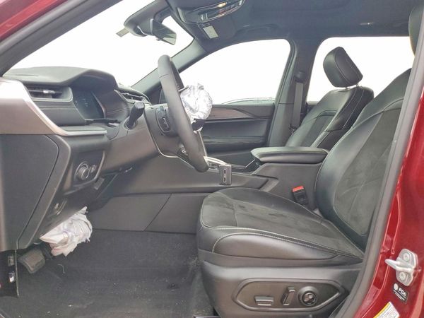 2025 JEEP GRAND CHEROKEE Laredo, Altitude