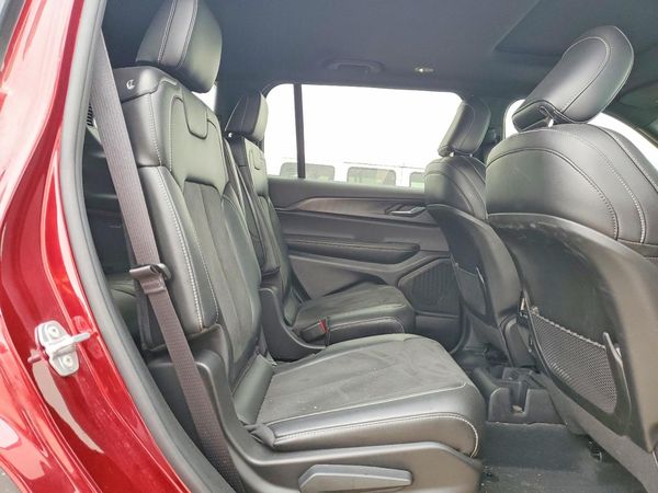 2025 JEEP GRAND CHEROKEE Laredo, Altitude