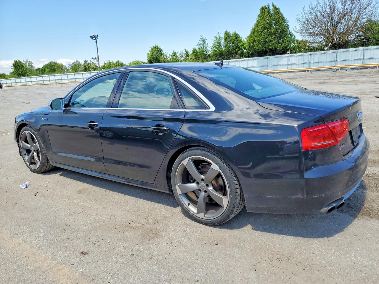 2013 AUDI S8