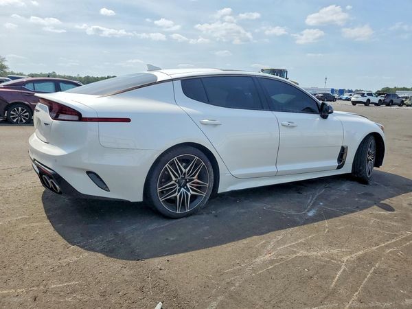 2022 KIA STINGER