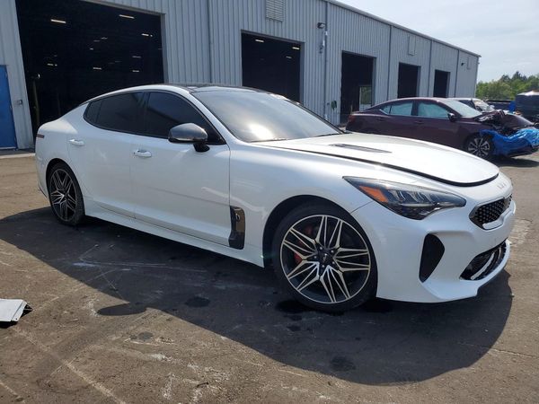 2022 KIA STINGER