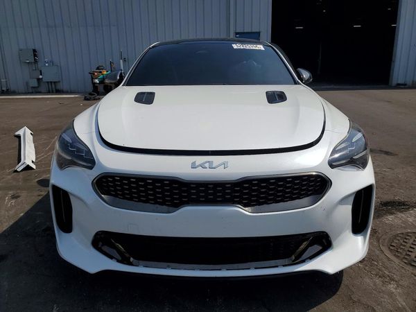 2022 KIA STINGER