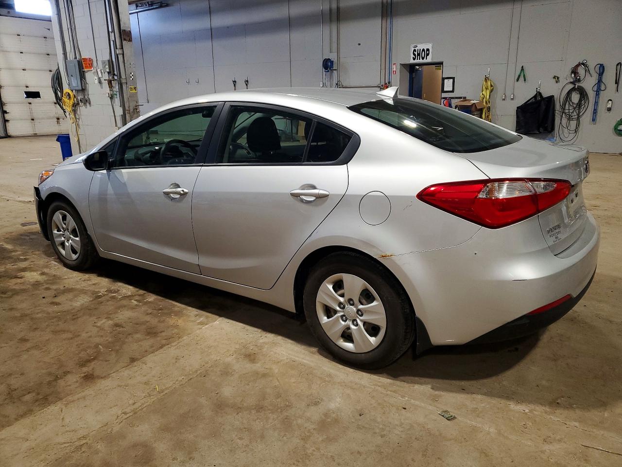 2016 KIA FORTE GL (Middle-Low Grade)