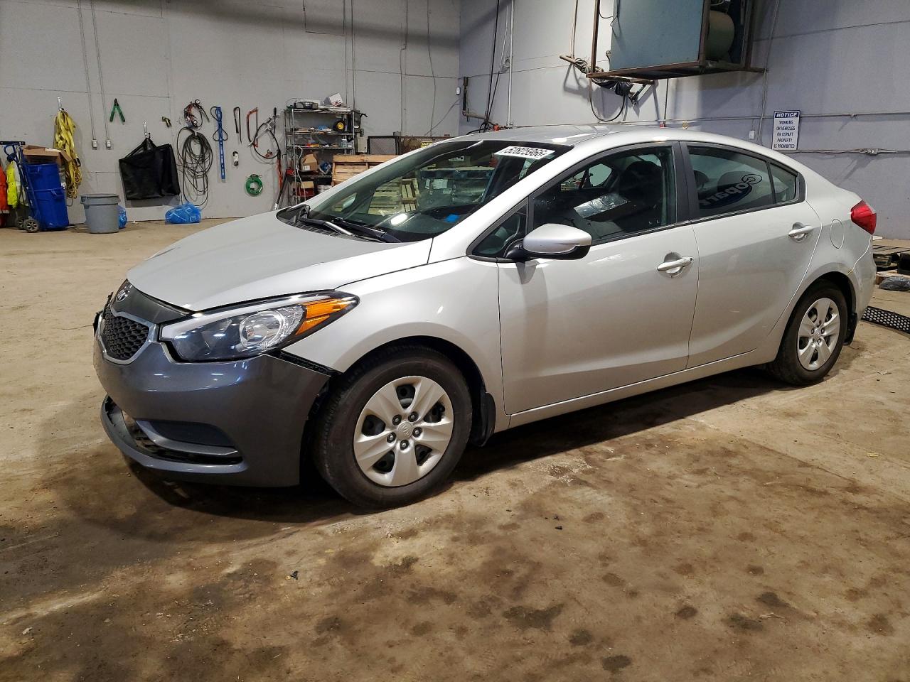 2016 KIA FORTE GL (Middle-Low Grade)