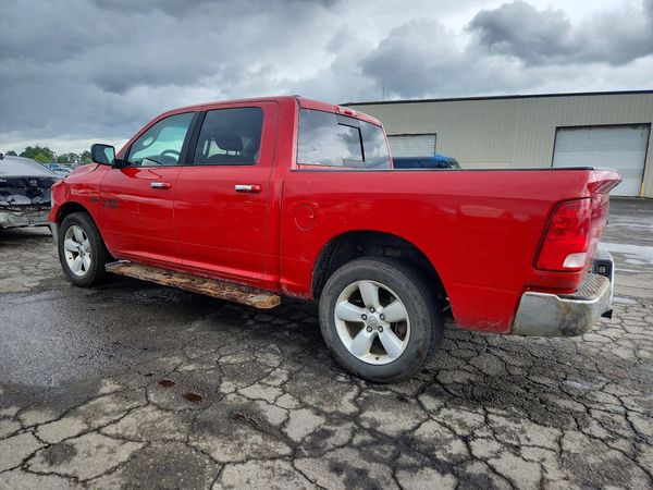 2016 RAM 1500 SLT CREW CAB 4X4