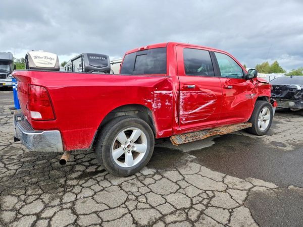 2016 RAM 1500 SLT CREW CAB 4X4