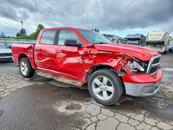 2016 RAM 1500 SLT CREW CAB 4X4