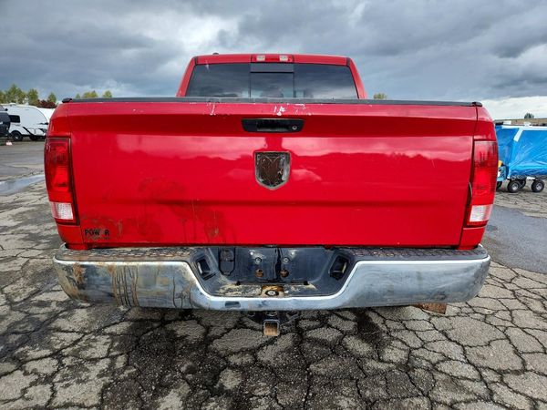 2016 RAM 1500 SLT CREW CAB 4X4
