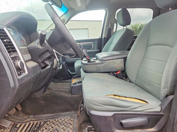2016 RAM 1500 SLT CREW CAB 4X4
