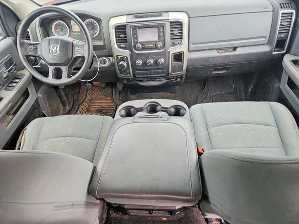 2016 RAM 1500 SLT CREW CAB 4X4