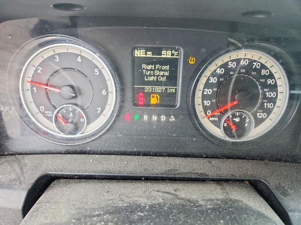 2016 RAM 1500 SLT CREW CAB 4X4