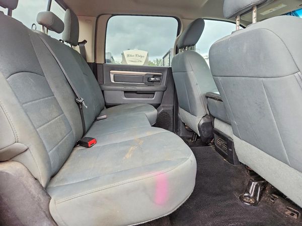 2016 RAM 1500 SLT CREW CAB 4X4