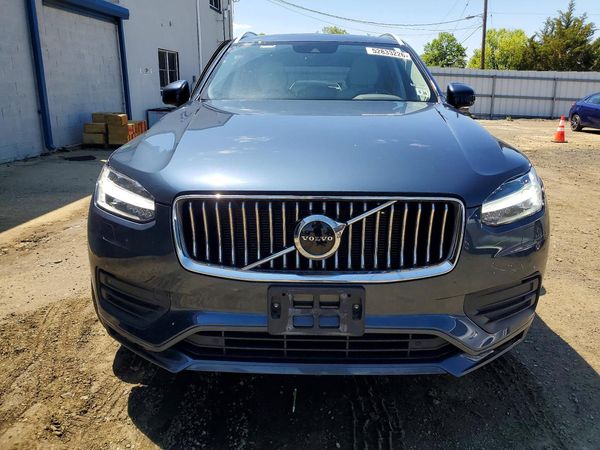 2022 VOLVO XC90