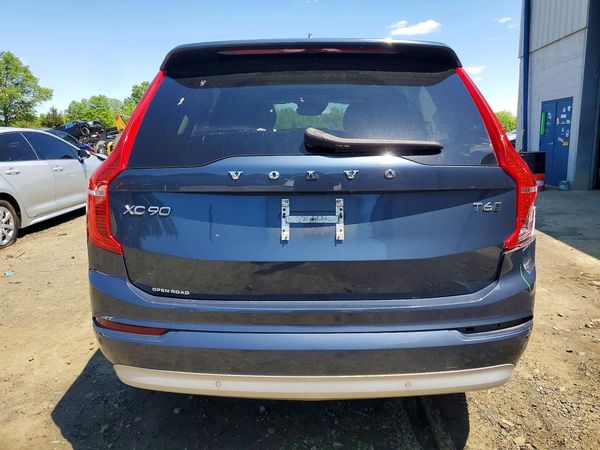 2022 VOLVO XC90