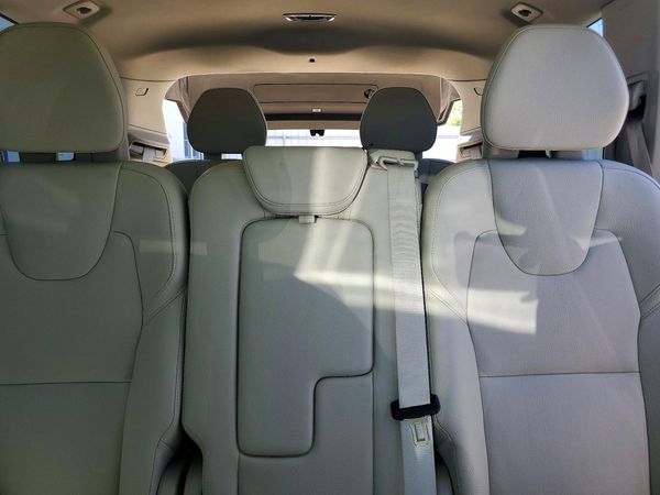 2022 VOLVO XC90