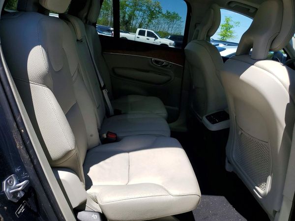 2022 VOLVO XC90