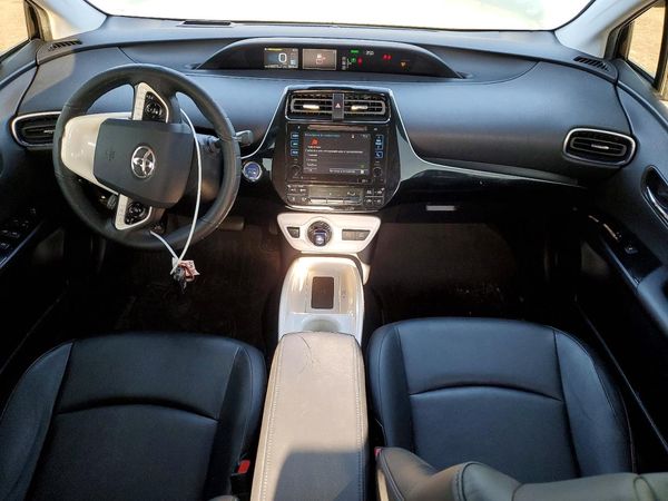 2016 TOYOTA PRIUS