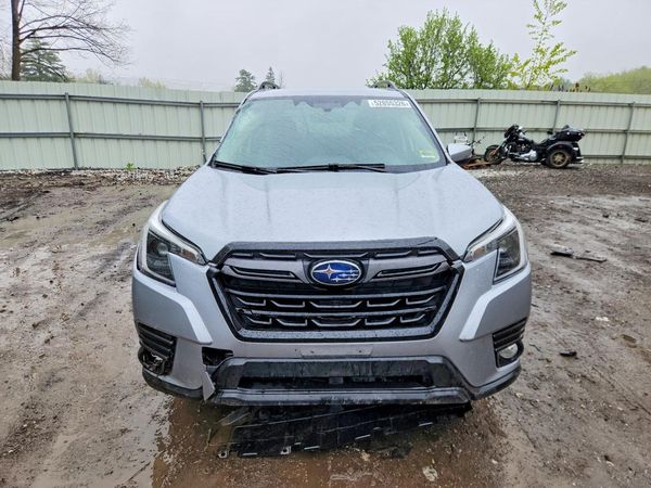 2022 SUBARU FORESTER Limited