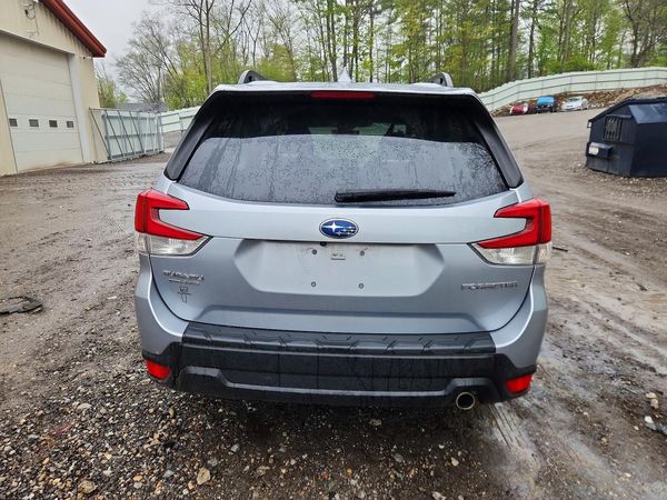 2022 SUBARU FORESTER Limited