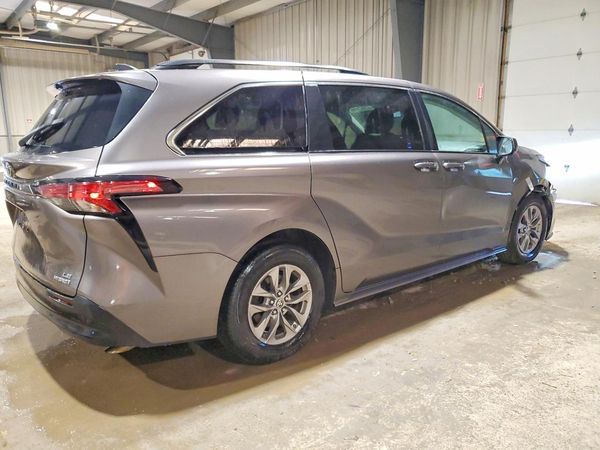 2022 TOYOTA SIENNA