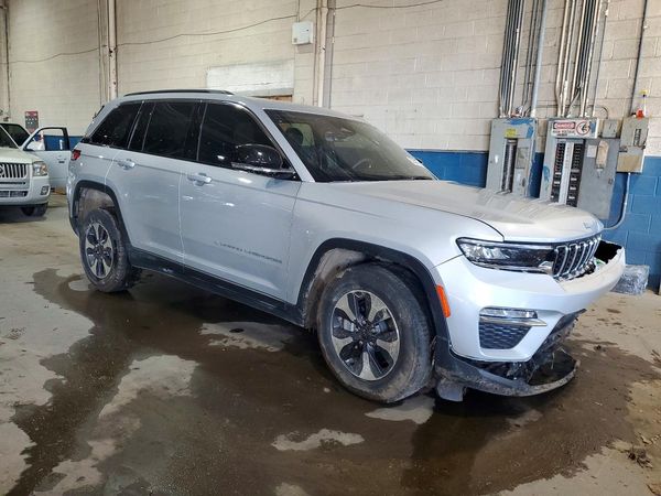 2025 JEEP GRAND CHEROKEE