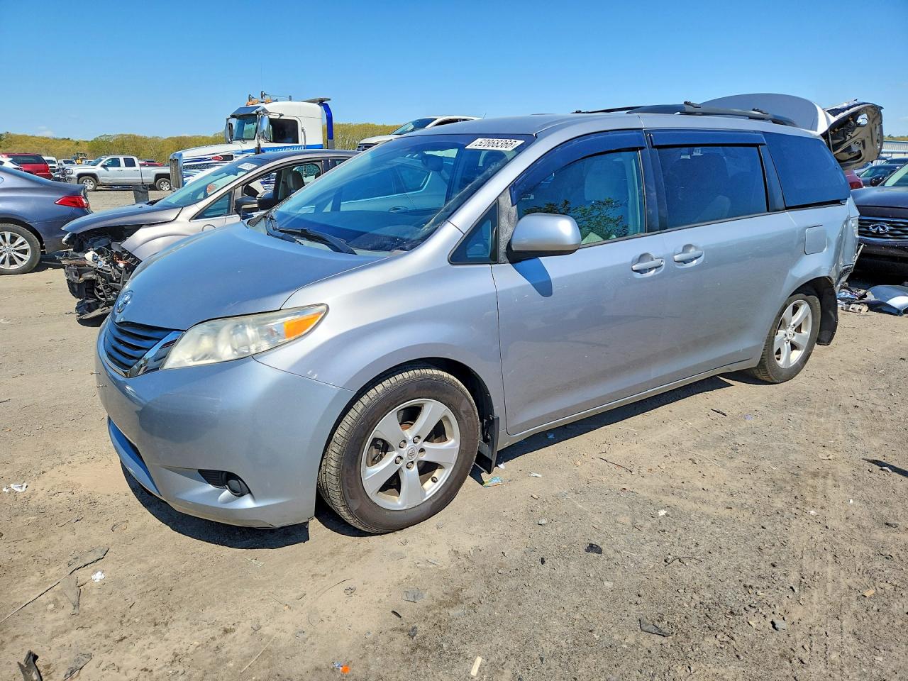 2012 TOYOTA SIENNA