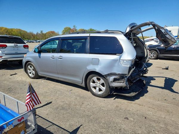2012 TOYOTA SIENNA