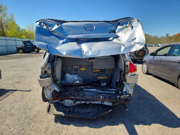 2012 TOYOTA SIENNA