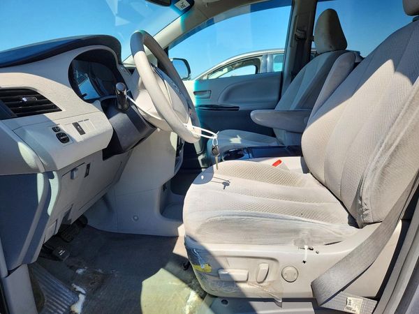 2012 TOYOTA SIENNA
