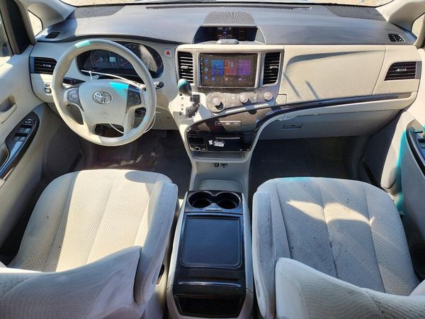 2012 TOYOTA SIENNA