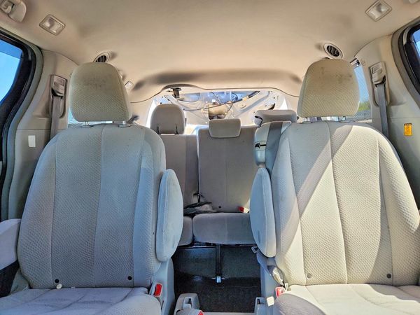 2012 TOYOTA SIENNA