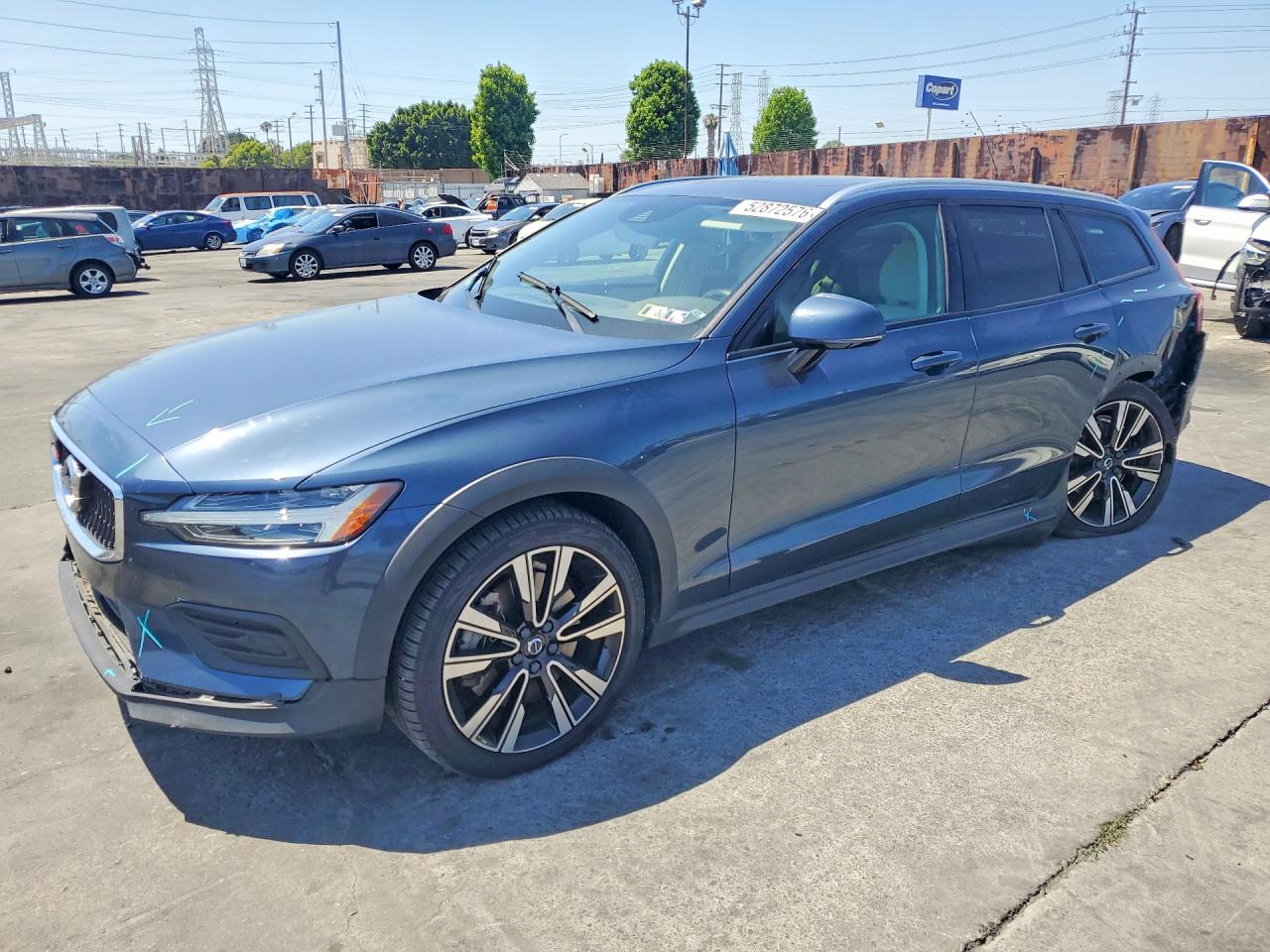 2020 VOLVO V60 CROSS COUNTRY Momentum