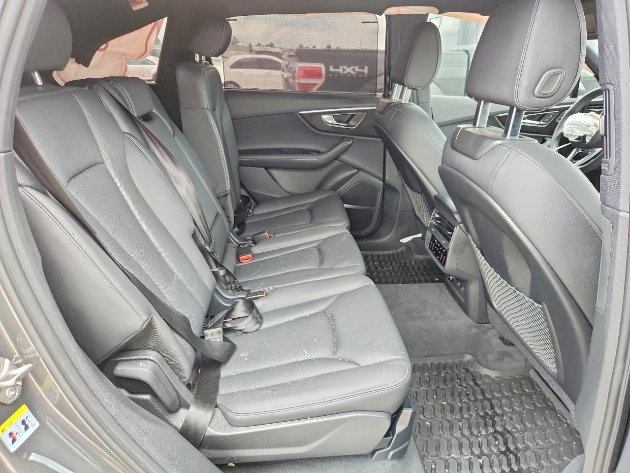 2025 AUDI Q7 quattro Premium Plus