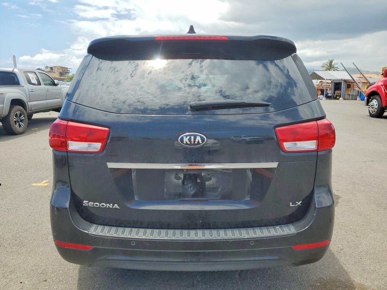 2016 KIA SEDONA LX - Middle-low
