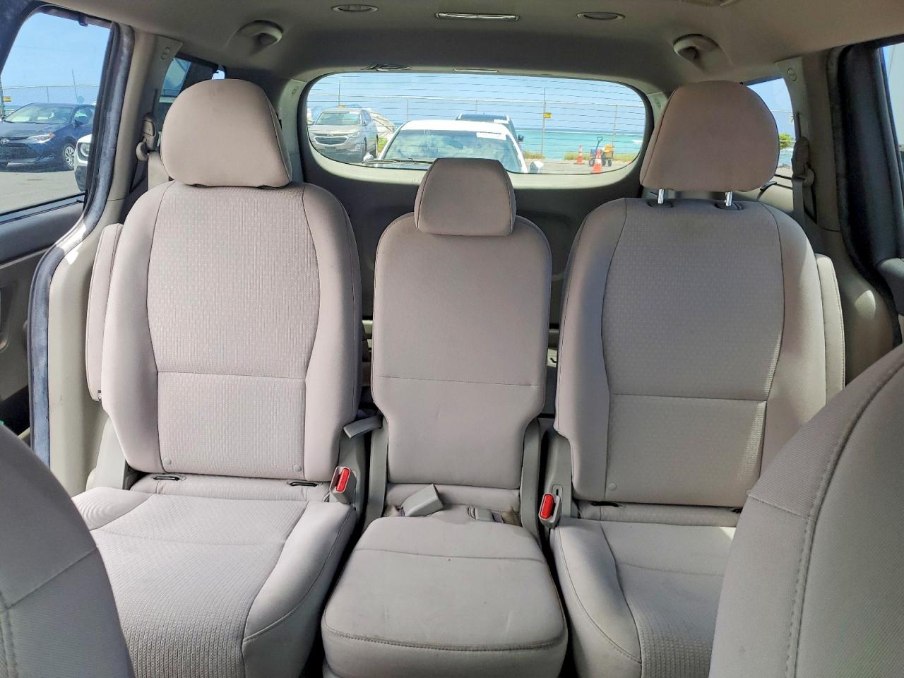 2016 KIA SEDONA LX - Middle-low