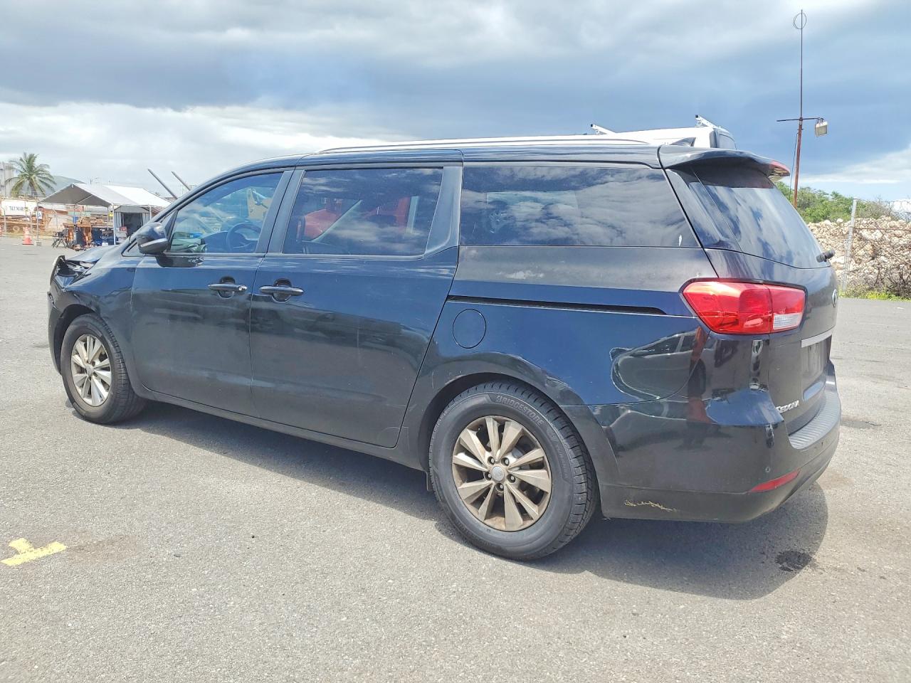 2016 KIA SEDONA LX - Middle-low