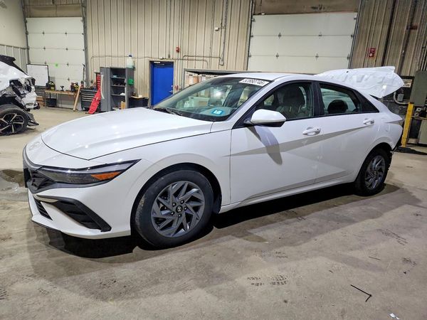 2024 HYUNDAI ELANTRA