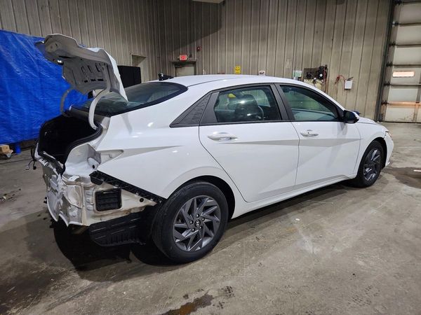2024 HYUNDAI ELANTRA