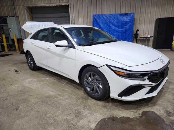 2024 HYUNDAI ELANTRA