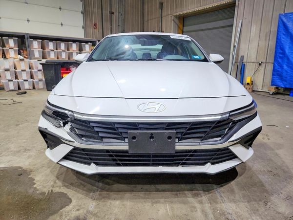 2024 HYUNDAI ELANTRA