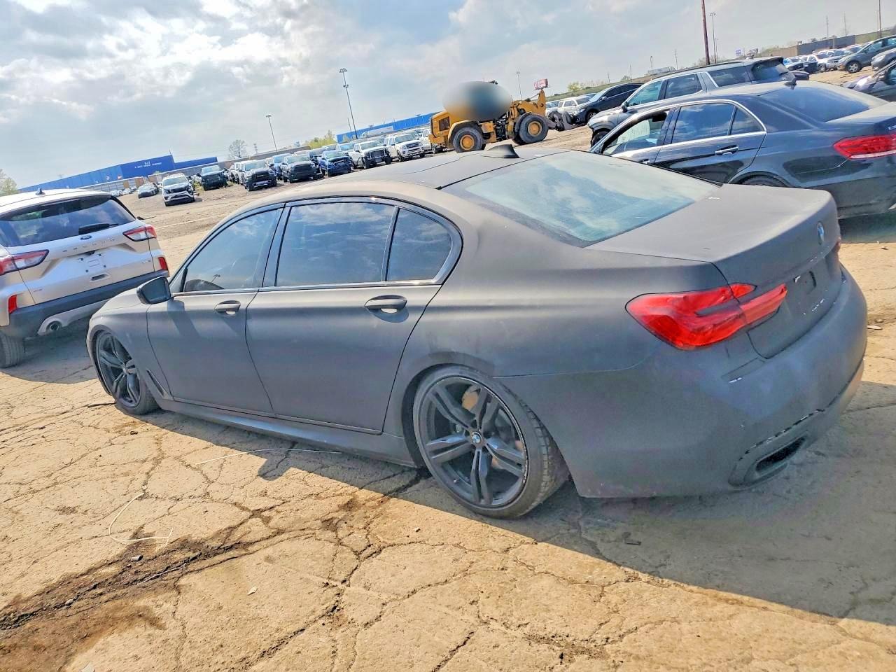 2016 BMW 750