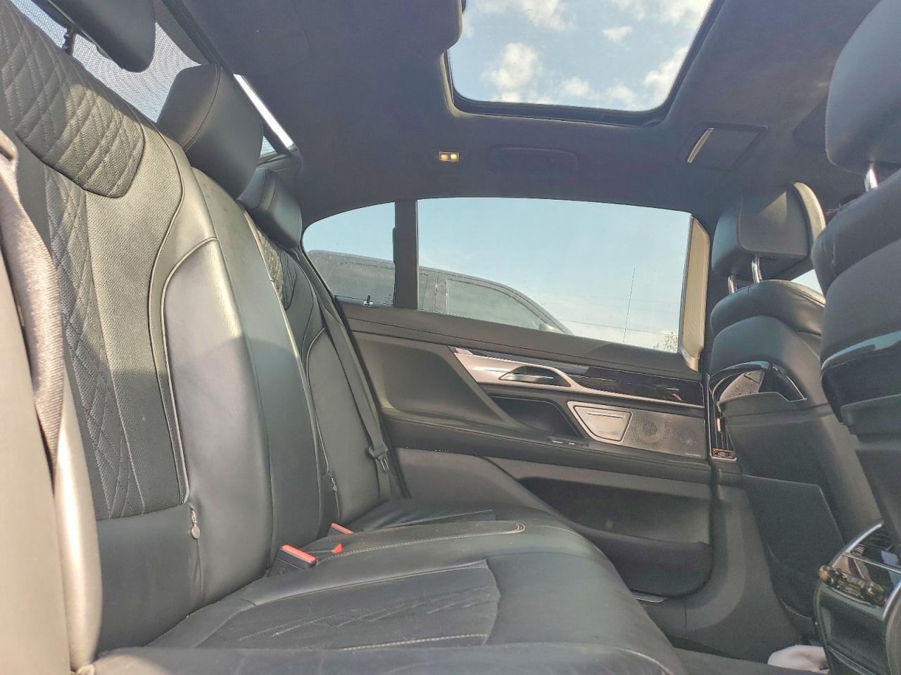2016 BMW 750