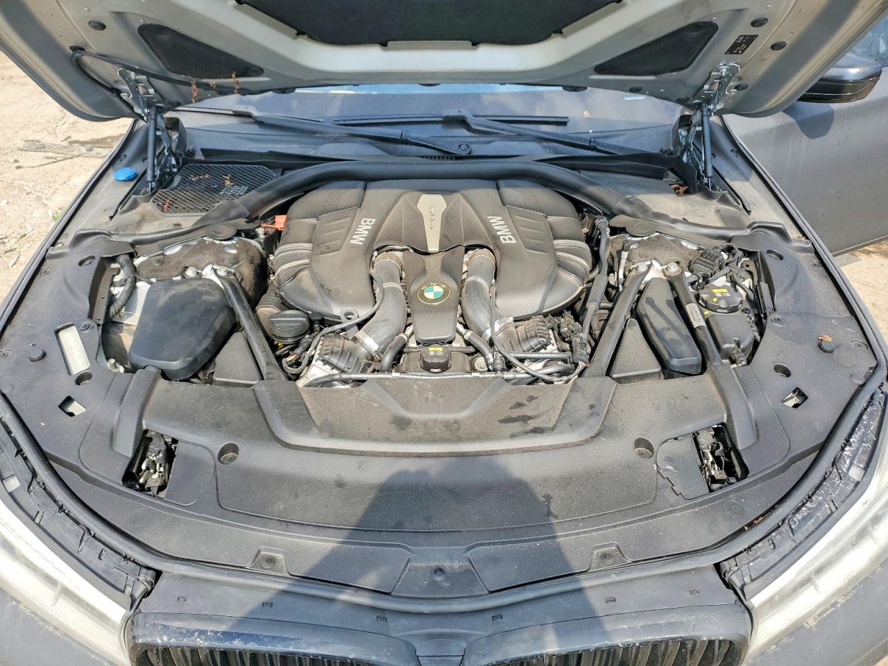 2016 BMW 750