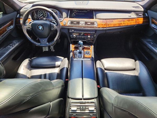 2013 BMW 750 750i/Alpina B7