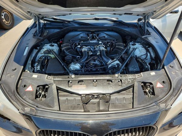 2013 BMW 750 750i/Alpina B7