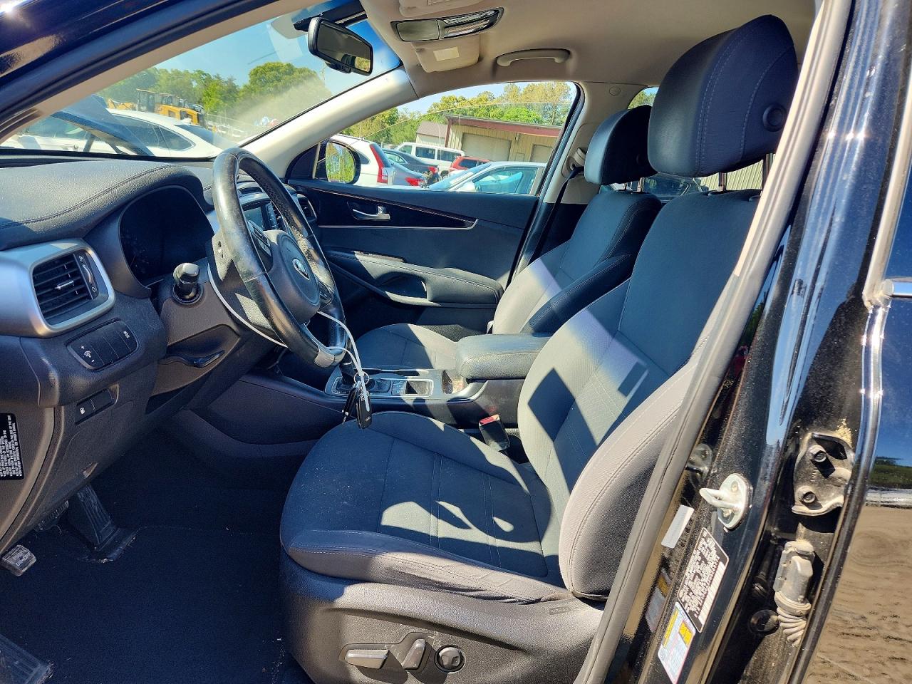 2017 KIA SORENTO L, LX