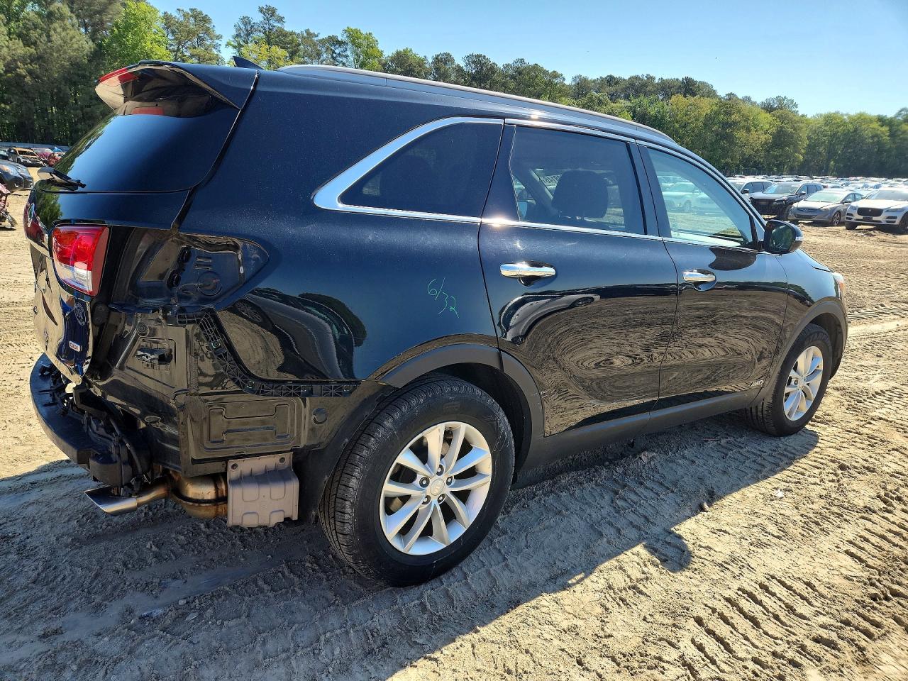 2017 KIA SORENTO L, LX