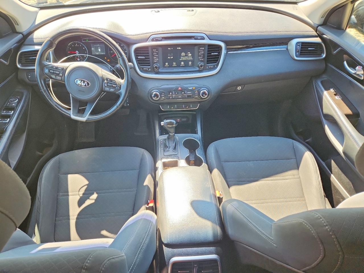 2017 KIA SORENTO L, LX